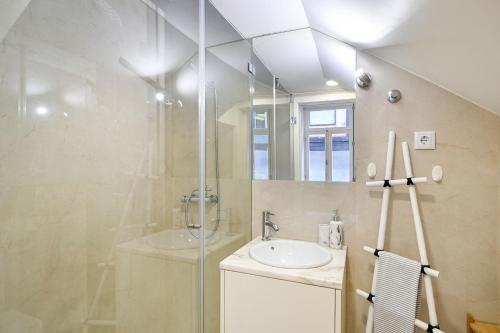 BmyGuest - Patio de Santa Catarina Apartment - image 4