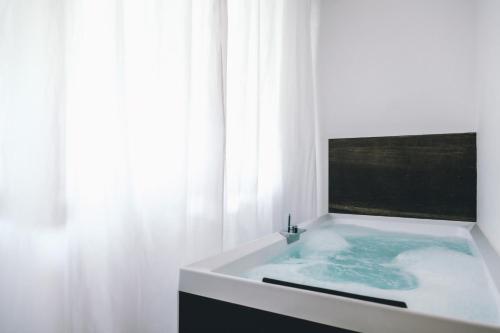 Eveline 2 - Piscina Privata o Jacuzzi, Sanremo (foto 6)