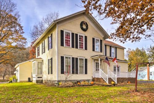 Spacious Victorian Home quarter Mi to Holiday Valley! in Ellicottville, USA