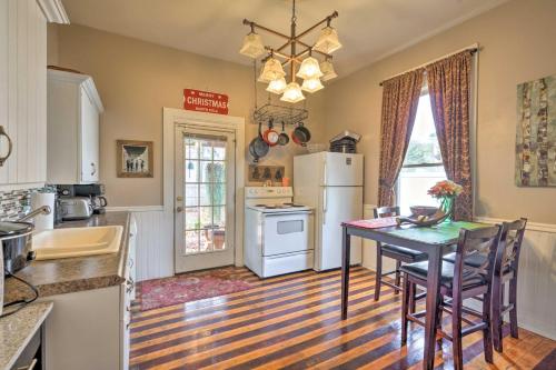 Spacious Victorian Home quarter Mi to Holiday Valley! - image 14