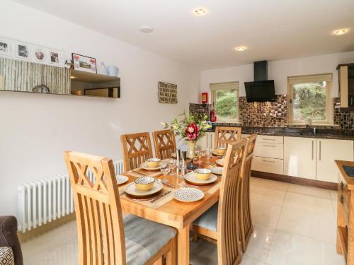 Exterior view, Ring of Kerry Golf Club Cottage in Ring of Kerry