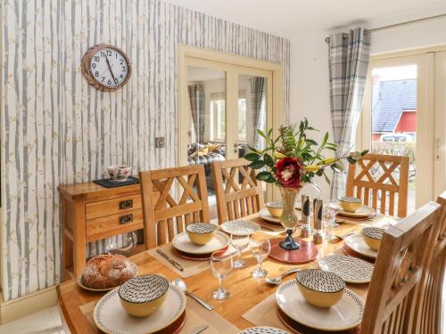 Exterior view, Ring of Kerry Golf Club Cottage in Ring of Kerry