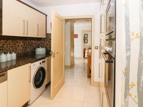 Exterior view, Ring of Kerry Golf Club Cottage in Ring of Kerry