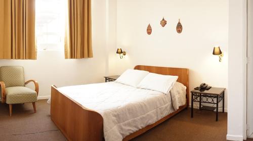 1 queen bed
