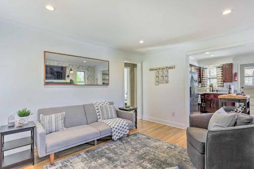 Delightful Home with Fire Pit, Walk to Lake! in Highland Lakes, USA