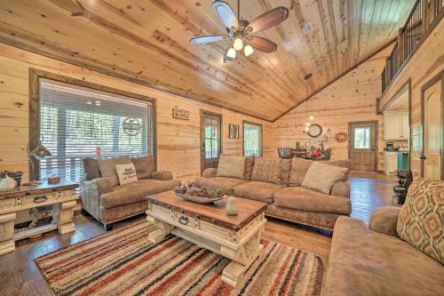 Broken Bow Escape w/ Hot Tub & Basketball Court!, Broken Bow (fotografie 5)