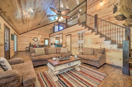 Broken Bow Escape w/ Hot Tub & Basketball Court!, Broken Bow (fotografie 6)