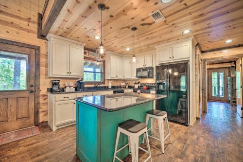 Broken Bow Escape w/ Hot Tub & Basketball Court!, Broken Bow (fotografie 8)