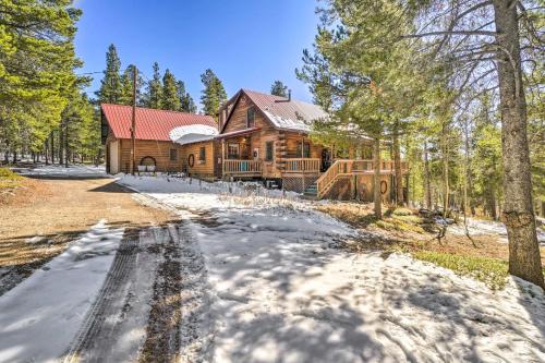 Secluded Black Hawk Log Cabin with Fire Pit!