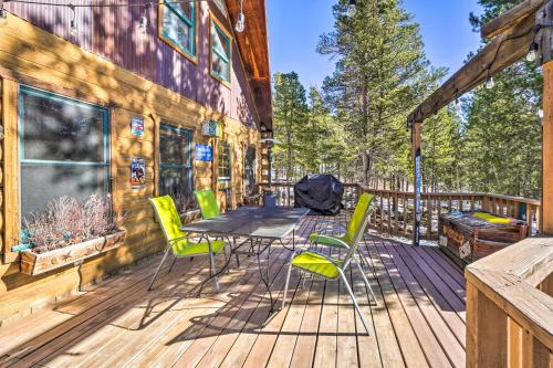 Secluded Black Hawk Log Cabin with Fire Pit!