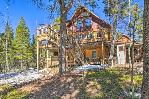 Secluded Black Hawk Log Cabin with Fire Pit!