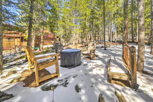 Secluded Black Hawk Log Cabin with Fire Pit!