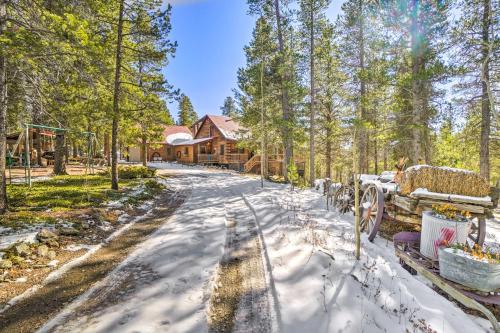 Secluded Black Hawk Log Cabin with Fire Pit!