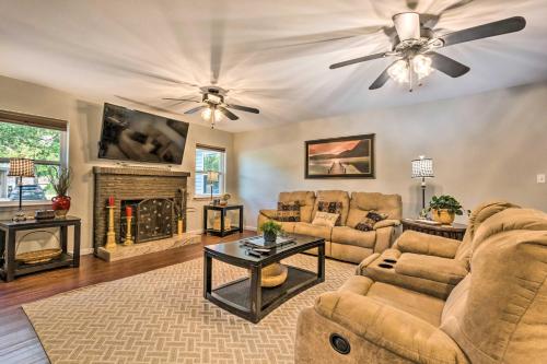 Cozy Russellville Home Walk to West Main Street!