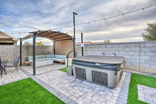 New-Build Glendale Home with Hot Tub and Putting Green in Litchfield Park