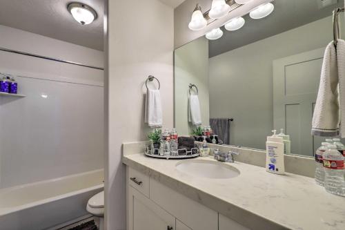 Lovely Vineyard Getaway Less Than 1 Mi to Utah Lake! Lovely Vineyard Getaway Less Than 1 Mi to Utah Lake!