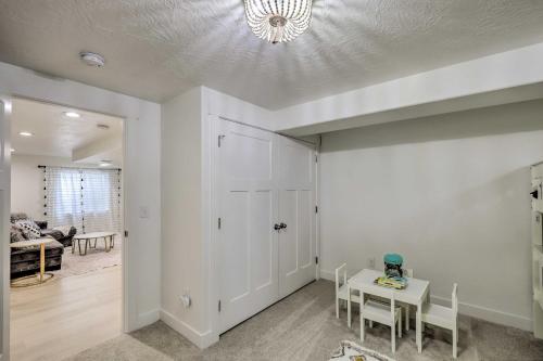 Lovely Vineyard Getaway Less Than 1 Mi to Utah Lake! Lovely Vineyard Getaway Less Than 1 Mi to Utah Lake!