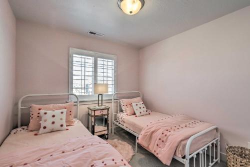 Lovely Vineyard Getaway Less Than 1 Mi to Utah Lake! Lovely Vineyard Getaway Less Than 1 Mi to Utah Lake!