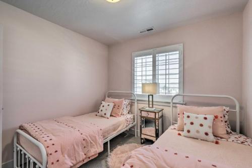 Lovely Vineyard Getaway Less Than 1 Mi to Utah Lake! Lovely Vineyard Getaway Less Than 1 Mi to Utah Lake!