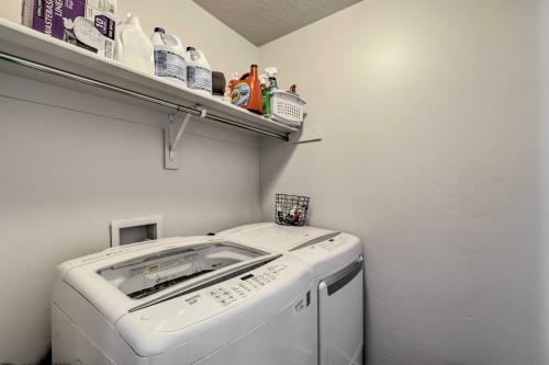 Lovely Vineyard Getaway Less Than 1 Mi to Utah Lake! Lovely Vineyard Getaway Less Than 1 Mi to Utah Lake!