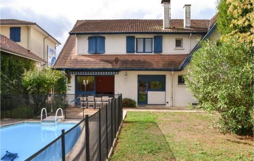Amazing Home In Puyo With Outdoor Swimming Pool - Location saisonnière - Puyoô