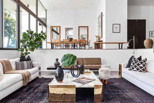 Mid Century Modern Villa In Trousdale With Tennis in Los Angeles, USA