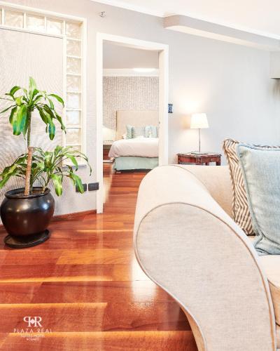 فندق بلازا ريال سويتس