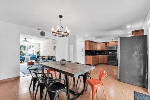 Spacious Home 4BRs Home, Game Room & Private Pool in Fort Lauderdale, USA