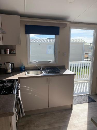 Beautiful Cornish Getaway - Newperran Holiday Resort - Tap to explore photos