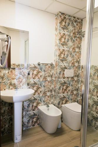 Square Inn - image 5