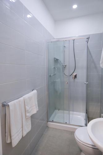 Double Room image 10