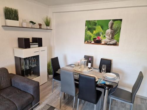 Exklusives und helles Dachgeschoss-Apartment No 1 im Zentrum von Kassel, schnelles 1Gbit Internet, Geschirrspüler, Boxspringbetten