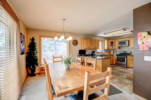Blue River Escape Home: Peaceful, On River in Blue River