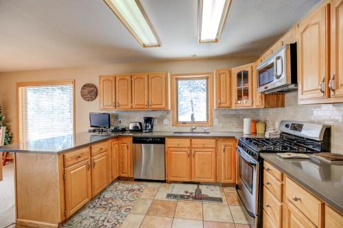 Blue River Escape Home: Peaceful, On River in Blue River