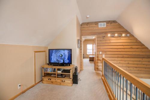 Blue River Escape Home: Peaceful, On River in Blue River