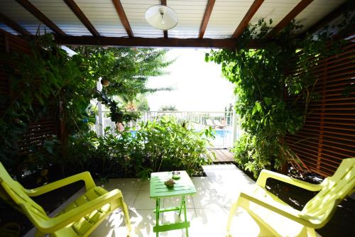 Garden, Appartement charmant a Pointe-Noire, vue mer, 51 m², piscine in Pointe-Noire