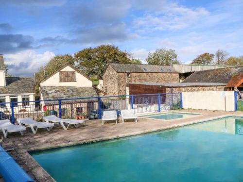 ทัศนียภาพภายนอกโรงแรม, Pillhead Cider House in กลางเมืองไบด์ฟอร์ด