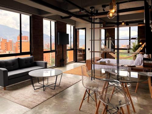 Stylish Loft with Balcony in Laureles