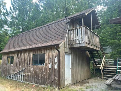 Rustic 1-Bedroom farm style loft with fire pit