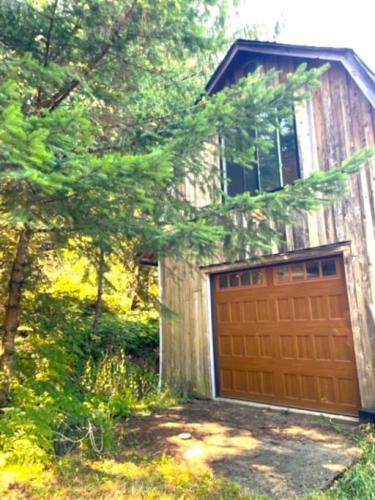 Rustic 1-Bedroom farm style loft with fire pit