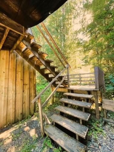 Rustic 1-Bedroom farm style loft with fire pit