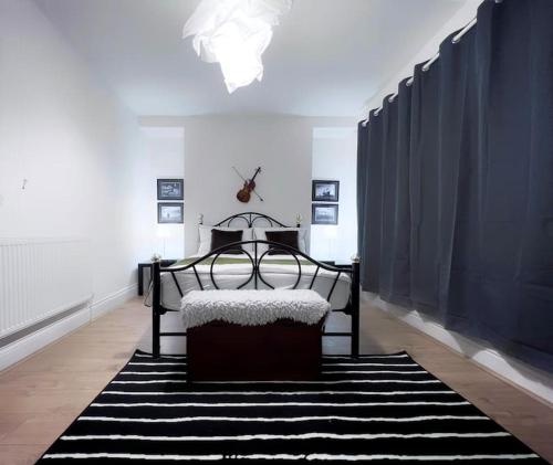 Urban Music Style Townhouse in Swansea city center photo