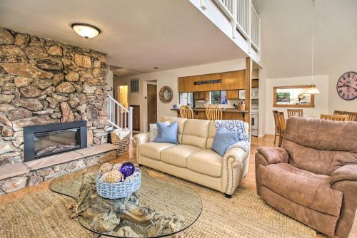 Creekside Chalet with Spa By Exclusive Irish Beach - image 14