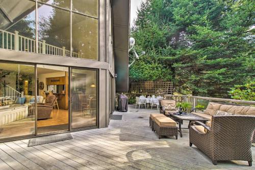 Creekside Chalet with Spa By Exclusive Irish Beach - image 12
