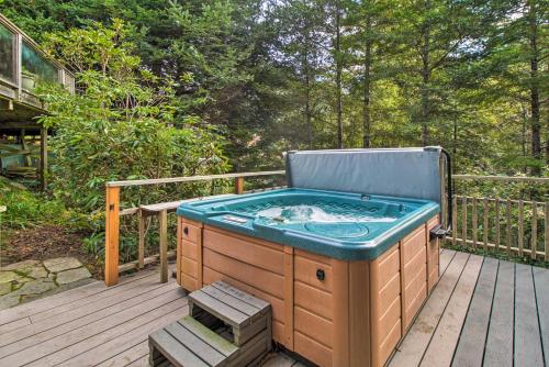 Creekside Chalet with Spa By Exclusive Irish Beach - image 10