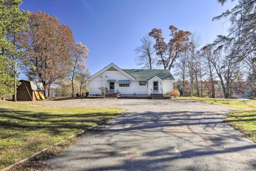 Retro Rhinelander Lake Retreat with Fire Pit!