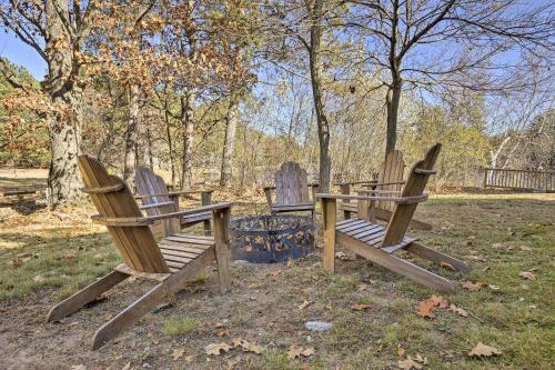 Retro Rhinelander Lake Retreat with Fire Pit!