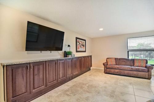Sleek Largo Studio with Pond Less Than 7 Mi to Beach! in Largo, USA