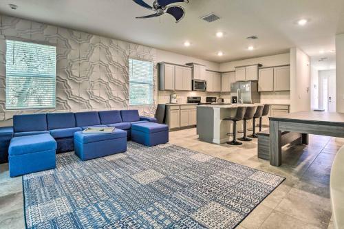 Sarasota Townhouse with Lanai about 10 Mi to Beach!