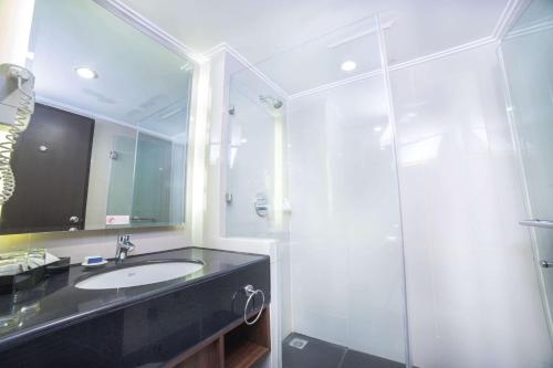 Best Western De Papilio Room Type - Deluxe Twin Room with City View - Smoking
